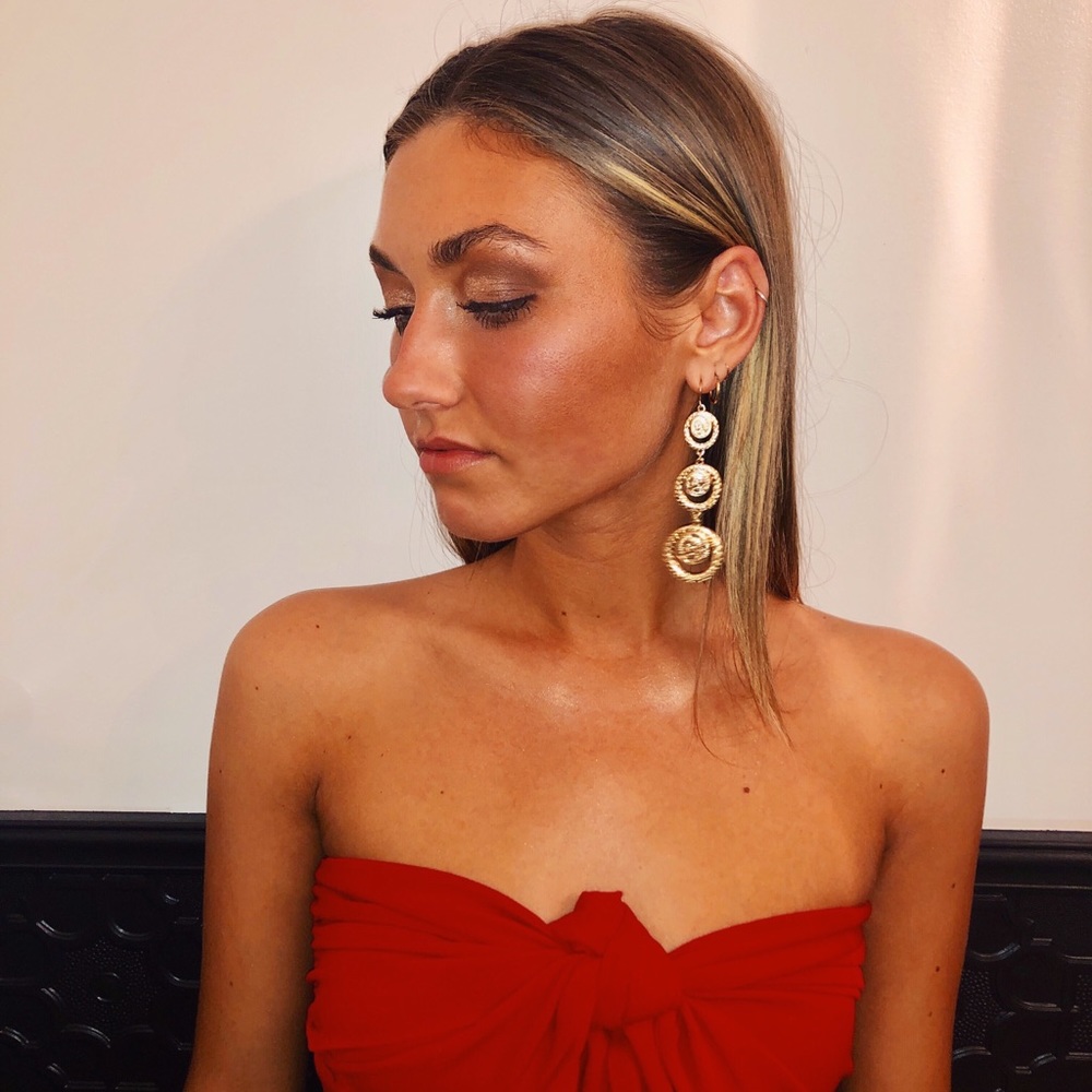 🌼 meet your posher! 🌼